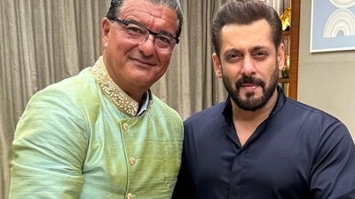 Ranveer Singh goes ‘Haila’ as Salman Khan shares picture flaunting luxury watch. Here's its whopping cost (Photo by Twitter/BeingSalmanKhan) Ranveer Singh goes ‘Haila’ as Salman Khan shares picture flaunting luxury watch. Here's its whopping cost (Photo by Twitter/BeingSalmanKhan)