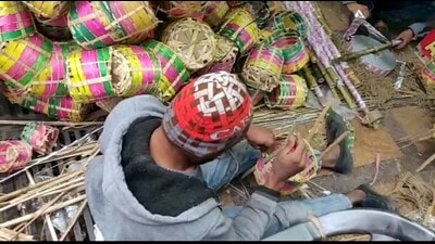 Mohd Saif showing baskets knitted for making kanwar. (Vishwas Dwivedi) Mohd Saif showing baskets knitted for making kanwar. (Vishwas Dwivedi)