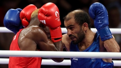 Villepinte: Patrick Chinyemba of Zambia (red) and Amit Panghal of India (blue) in action during their Men's 51kg round of 16 bout of the Boxing competitions in the Paris 2024 Olympic Games (EPA-EFE)