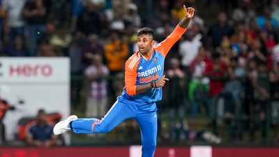 Suryakumar Yadav picked up a couple of wickets and gave away only five runs in the last over to take the India vs Sri Lanka 3rd T20I to Super Over. (PTI) Suryakumar Yadav picked up a couple of wickets and gave away only five runs in the last over to take the India vs Sri Lanka 3rd T20I to Super Over. (PTI)
