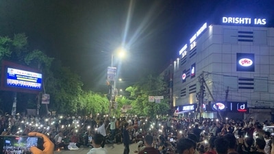 Students protest outsdie Drishti IAS coaching centre in North West Delhi's Mukherjee Nagar on Monday evening. (@AddarshK/X) Students protest outsdie Drishti IAS coaching centre in North West Delhi's Mukherjee Nagar on Monday evening. (@AddarshK/X)