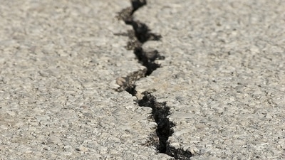 An earthquake of magnitude 4.9 hit California on Monday and trembles were felt in Los Angeles. An earthquake of magnitude 4.9 hit California on Monday and trembles were felt in Los Angeles.