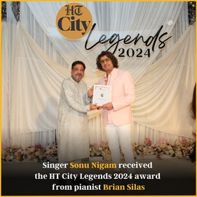 Singer Sonu Nigam receiving an award