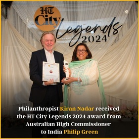 Kiran Nadar receiving an award