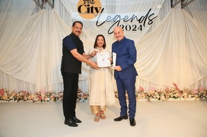Anupam Kher, presented by Rajiv Pratap Rudy and Neelam Pratap Rudy (Photo: Manoj Varma/HT) Anupam Kher, presented by Rajiv Pratap Rudy and Neelam Pratap Rudy (Photo: Manoj Varma/HT)