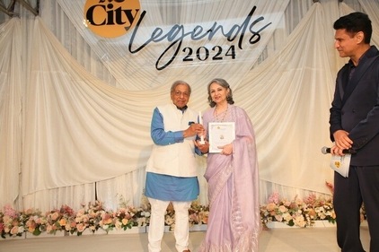 Sharmila Tagore, presented by NK Singh (Photo: Manoj Varma/HT) Sharmila Tagore, presented by NK Singh (Photo: Manoj Varma/HT)