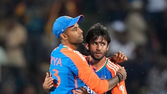 https://www.mobilemasala.com/sports/India-vs-Sri-Lanka-Live-Score-3rd-T20I-IND-vs-SL-IND-come-back-from-the-dead-to-beat-SL-in-Super-Over-win-series-3-0-i285673