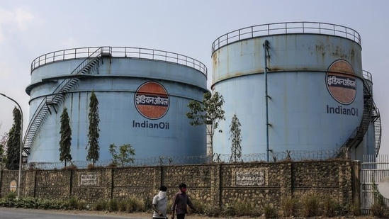 Indian Oil's net profit plummeted 74.73% for the first quarter of 2024-25 (Bloomberg)