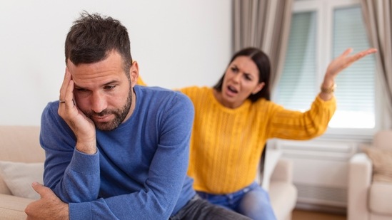 The best way to combat such a mindset is by challenging the painful meanings that we attach to every behaviour of the partner and learn to appreciate things. (Freepik )