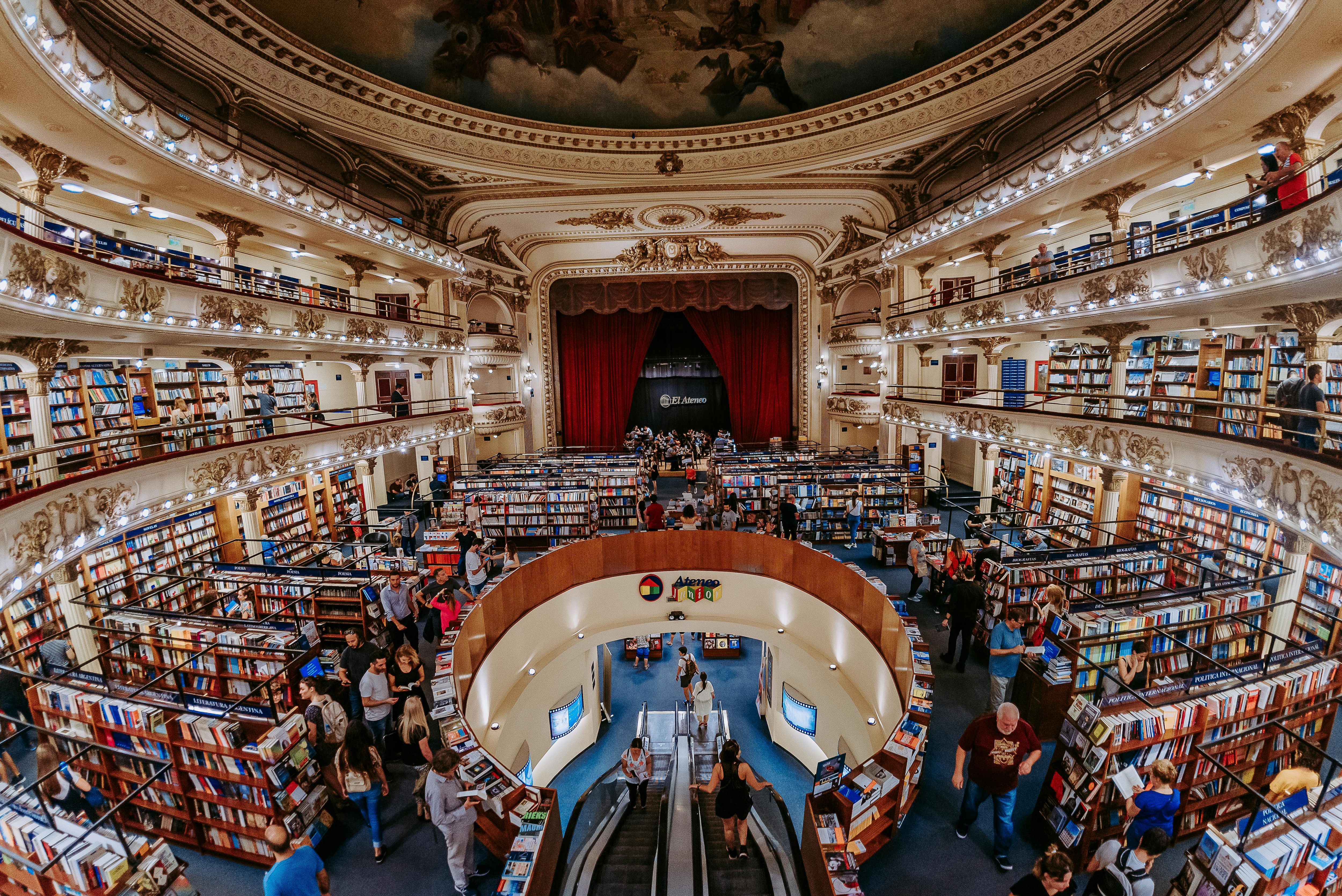 Culture meets reading at El Ateneo.