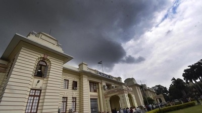 Black clouds hover over the Bihar assembly in Patna. (Santosh Kumar/ HT Photo) (HT_PRINT) Black clouds hover over the Bihar assembly in Patna. (Santosh Kumar/ HT Photo) (HT_PRINT)