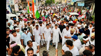 Congress MP Deepender Hooda with JJP MLA from Shahabad Ramkaran Kala during ‘Haryana Maange Hisaab’ campaign in Shahabad on Wednesday. (HT Photo) Congress MP Deepender Hooda with JJP MLA from Shahabad Ramkaran Kala during ‘Haryana Maange Hisaab’ campaign in Shahabad on Wednesday. (HT Photo)