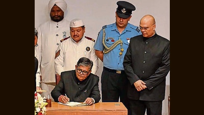 UT administrator Gulab Chand Kataria during his oath-taking ceremony at the Raj Bhawan on Wednesday. (Sanjeev Sharma/HT) UT administrator Gulab Chand Kataria during his oath-taking ceremony at the Raj Bhawan on Wednesday. (Sanjeev Sharma/HT)