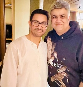 Aamir Khan with Siddharth P Malhotra at the success bash. Aamir Khan with Siddharth P Malhotra at the success bash.