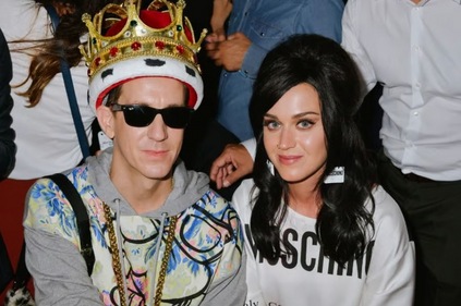 Designer Jeremy Scott and singer Katy Perry at Moschino's 2015 showcase (Photo: X)