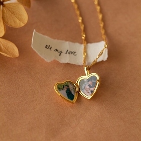 A photo locket jewellery is dainty and lovely as a personalised jewelry gift. (Pinterest) A photo locket jewellery is dainty and lovely as a personalised jewelry gift. (Pinterest)