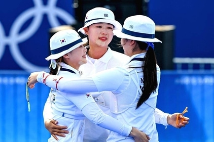 Jeon Hun-young, Lim Si-hyeon and Nam Su-hyeon from South Korea Jeon Hun-young, Lim Si-hyeon and Nam Su-hyeon from South Korea