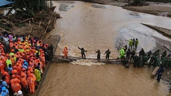 A drone view shows members of rescue teams crossing a temporary bridge to reach to a landslide site after multiple landslides in the hills in Wayanad district, in the southern state of Kerala, India, July 31, 2024. REUTERS/Francis Mascarenhas (REUTERS)