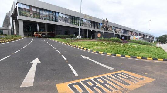 Currently, the length of the Pune Airport runway is 2,535 metres (8,316 feet) while the width is 45 metres. (HT PHOTO)