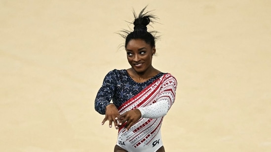 US' Simone Biles competes in the floor exercise event of the artistic gymnastics women's team final during the Paris 2024 Olympic Games at the Bercy Arena in Paris, on July 30, 2024. (AFP / Paul ELLIS )