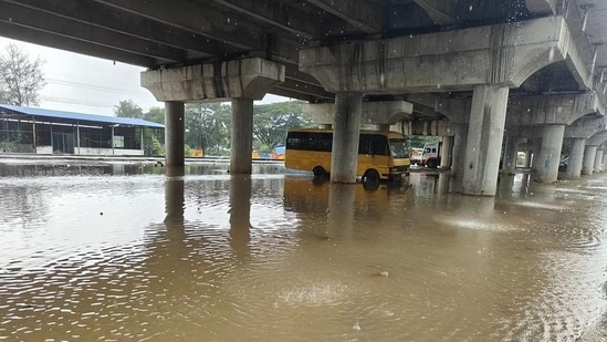 IMD has issued a red alert for Uttara Kannada, Dakshina Kannada, Udupi, Chikkamagaluru, Shivamogga districts of the state. (HT)(HT_PRINT)