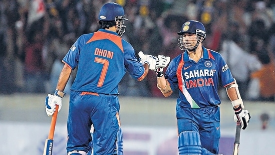 MS Dhoni and Sachin Tendulkar during an ODI match(Getty Images)