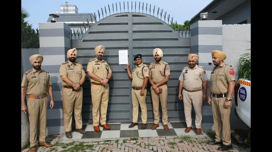 Police pasting notice outside property of a drug peddling accused in Ludhiana. (HT Photo)