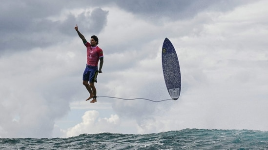 Brazilian surfer Gabriel Medina's ‘incredible’ Olympic photo takes netizens by storm (Photo by Jerome BROUILLET / AFP)(AFP) Brazilian surfer Gabriel Medina's ‘incredible’ Olympic photo takes netizens by storm (Photo by Jerome BROUILLET / AFP)(AFP)