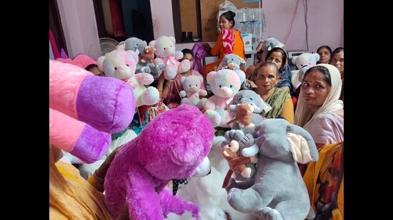 Women showing tailored soft toys. (HT)