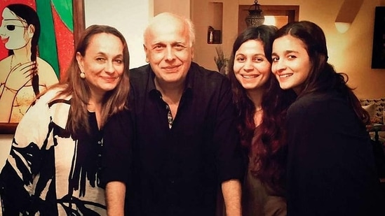Mahesh Bhatt with daughters Alia Bhatt and Shaheen and wife Soni Razdan. (File Photo)