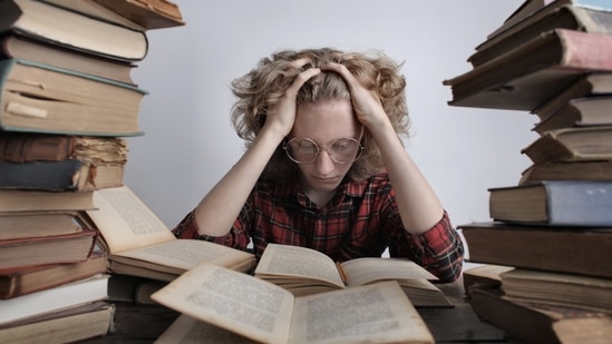 Burnout can show up as physical symptoms, such as chronic headache, stomach issue and fatigue, changes in sleep routine, appetite loss and frequent illnesses.(Pexels )