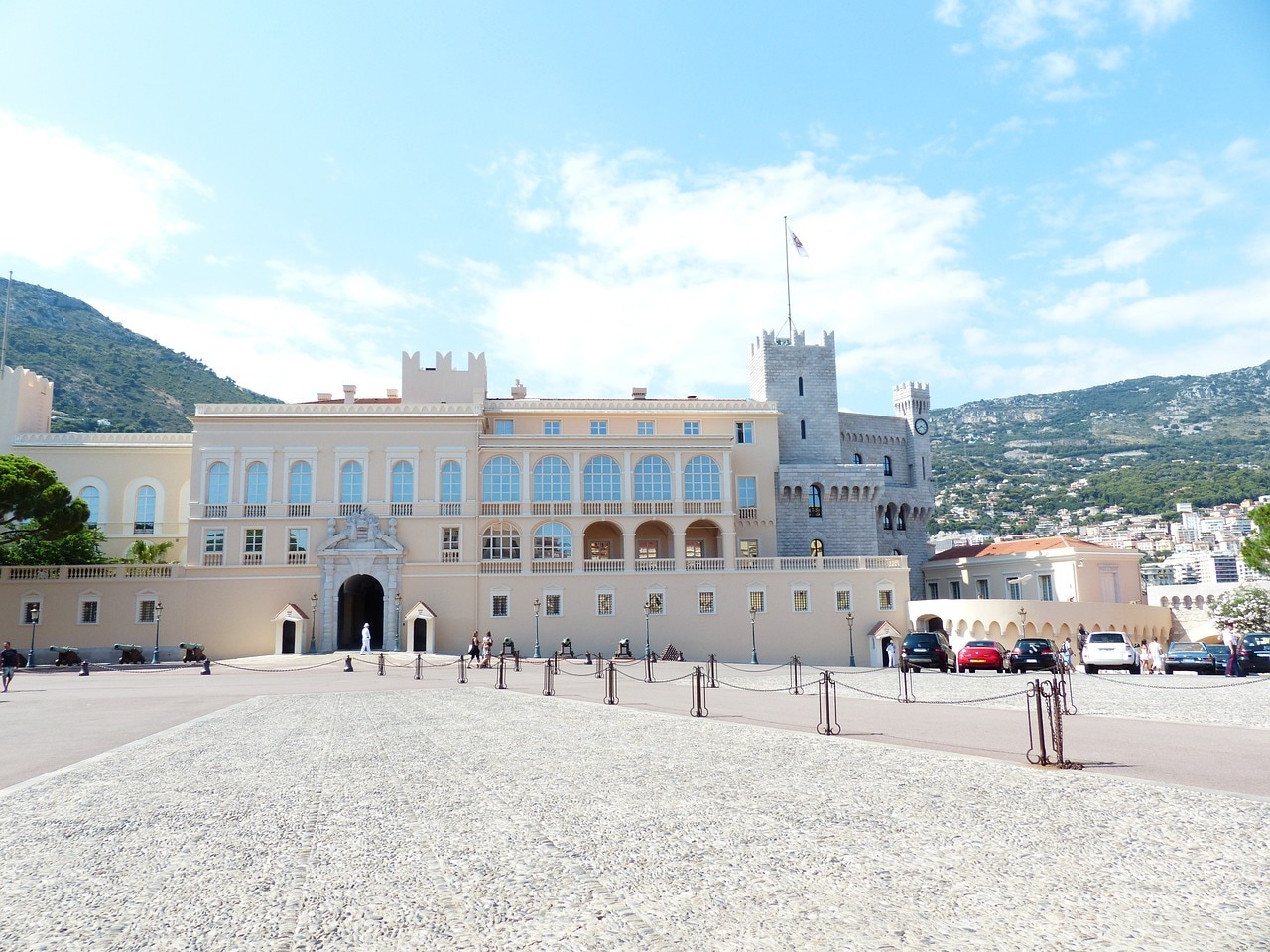 The palace is open to public with various rooms of antiques on display.