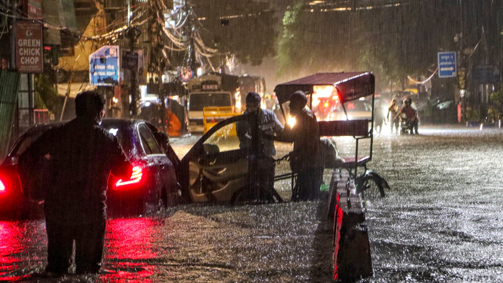 Heavy rainfall paralyses Delhi: Schools shut, 2 drown in Ghazipur