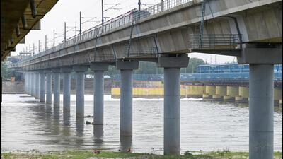 A view of river Yamuna at the Okhla barrage, in Noida, on Thursday. (Sunil Ghosh/HT Photo) A view of river Yamuna at the Okhla barrage, in Noida, on Thursday. (Sunil Ghosh/HT Photo)