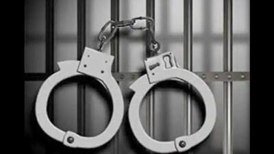 Amritsar police on Thursday busted a trans-border narcotic smuggling network with the arrest of a smuggler, Gurmej Singh, after recovering 3.5kg of heroin and  ₹1 lakh drug money from him. (Representational photo)