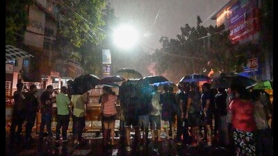 New Delhi: Students protest at a barricaded road near Rau's IAS Study Circle at Old Rajinder Nagar during rain, in New Delhi, Wednesday, July 31, 2024. (PTI Photo/Shahbaz Khan) (PTI08_01_2024_000019B) (PTI) New Delhi: Students protest at a barricaded road near Rau's IAS Study Circle at Old Rajinder Nagar during rain, in New Delhi, Wednesday, July 31, 2024. (PTI Photo/Shahbaz Khan) (PTI08_01_2024_000019B) (PTI)