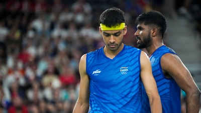 Satwiksairaj Rankireddy and Chirag Shetty's hopes of securing a medal came to an end as they lost an epic men's doubles quarterfinal match 21-13, 14-21, 16-21 to Malaysia's Aaron Chia and Soh Wooi Yik. (PTI) Satwiksairaj Rankireddy and Chirag Shetty's hopes of securing a medal came to an end as they lost an epic men's doubles quarterfinal match 21-13, 14-21, 16-21 to Malaysia's Aaron Chia and Soh Wooi Yik. (PTI)