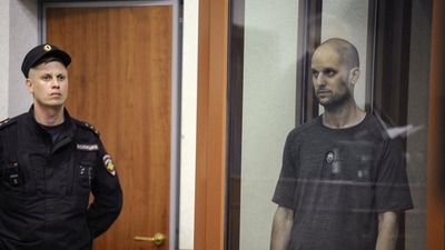 FILE PHOTO: Wall Street Journal reporter Evan Gershkovich, who faces charges of espionage, stands inside an enclosure for defendants as he attends a court hearing in Yekaterinburg, Russia July 19, 2024. REUTERS/Dmitry Chasovitin/File Photo (REUTERS)
