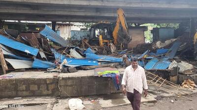 Shanties razed at Pulachiwadi. (HT PHOTO) Shanties razed at Pulachiwadi. (HT PHOTO)