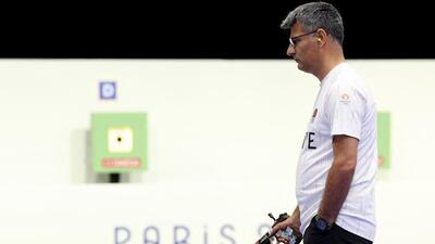 Turkey's Yusuf Dikec competes in the 10m air pistol mixed team gold medal match during the Paris Olympics on Wednesday. (AFP) Turkey's Yusuf Dikec competes in the 10m air pistol mixed team gold medal match during the Paris Olympics on Wednesday. (AFP)