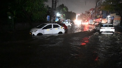 Vehicles wade through a waterlogged stretch during heavy rain at Beriwala Bagh Road Sector-11, in Gurugram. Waterlogging was also reported from other areas like Lodhi Colony, Patiala House Court, Chanakyapuri and Kaka Nagar. ((Photo by Parveen Kumar/Hindustan Times)) Vehicles wade through a waterlogged stretch during heavy rain at Beriwala Bagh Road Sector-11, in Gurugram. Waterlogging was also reported from other areas like Lodhi Colony, Patiala House Court, Chanakyapuri and Kaka Nagar. ((Photo by Parveen Kumar/Hindustan Times))
