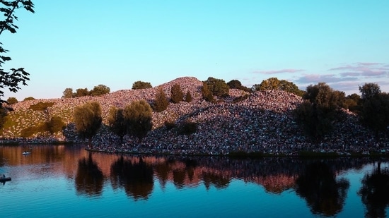 While the stadium that she performed at housed around 74000 people, another 50,000 gathered on a nearby hill to listen to her for free. Men and women took over a beautiful hill by a lake, almost completely covering it. The stunning image was clearly the highlight of this leg of the tour.