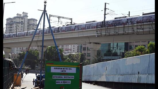 According to HMRTC officials, the spur or metro extension connecting Rezangla Chowk in Palam Vihar and Dwarka Sector 21 station will be 8.4 km long, of which 5 km will be from Palam Vihar to Sector 111 in Gurugram and the remaining 3.4 km will be in Delhi. (HT PHOTO)