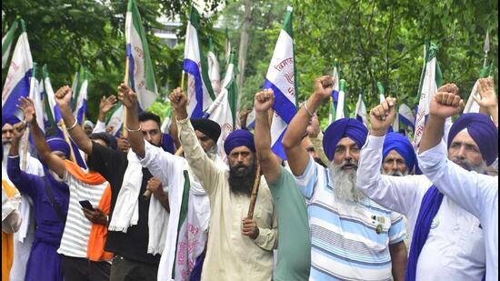 Farmers raising slogans during a protest against the BJP-led governments at the Centre and in Haryana, in Amritsar on Thursday. (Sameer Sehgal/HT)