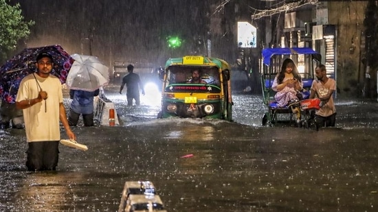 A scene from the waterlogged road in south Delhi's Jangpura.(Photo: PTI)