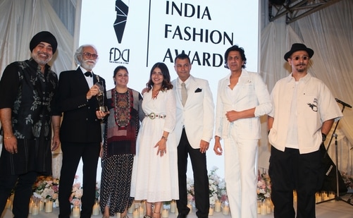(L-R) Group vice president of Reliance Brands Ltd Jaspreet Chandok, FDCI chairperson Sunil Sethi; Head of Fashion at FDCI, Neha Kohli; Board of Directors of FDCI — Shruti Sancheti, Ashish Soni, Pawan Sachdeva and Nitin Bal Chauhan (Manoj Verma/HT Photo)