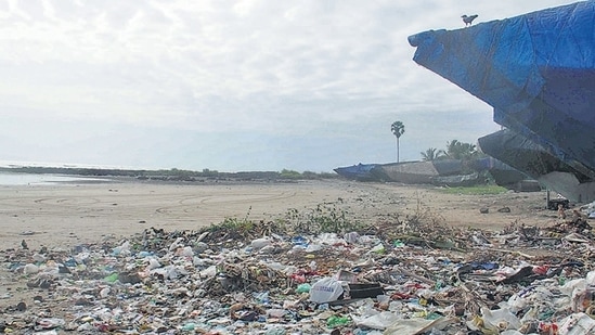 Erangal beach at Madh Island, Malad. HT Photo