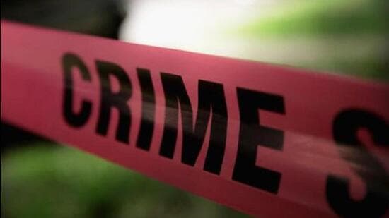 Sohana police on Wednesday booked three unidentified men for posing as Mohali Central Intelligence Agency (CIA) cops and kidnapping, and robbing three students of ₹1.01 lakh, silver jewellery and a mobile phone. (HT Photo)