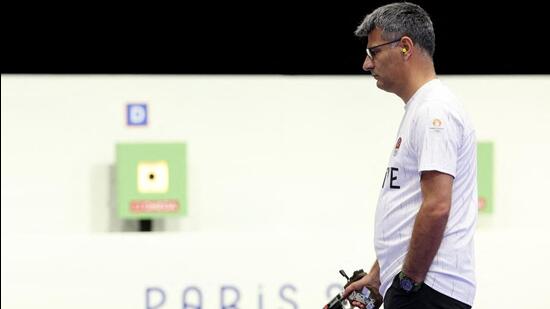 Turkey's Yusuf Dikec competes in the 10m air pistol mixed team gold medal match during the Paris Olympics on Wednesday. (AFP)