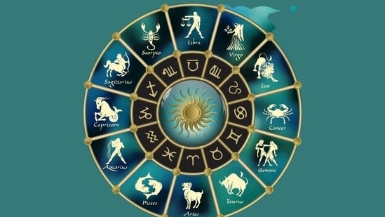 Get weekly Panchang to determine auspicious and inauspicious time for performing day-to-day tasks based on the prevailing planetary position.